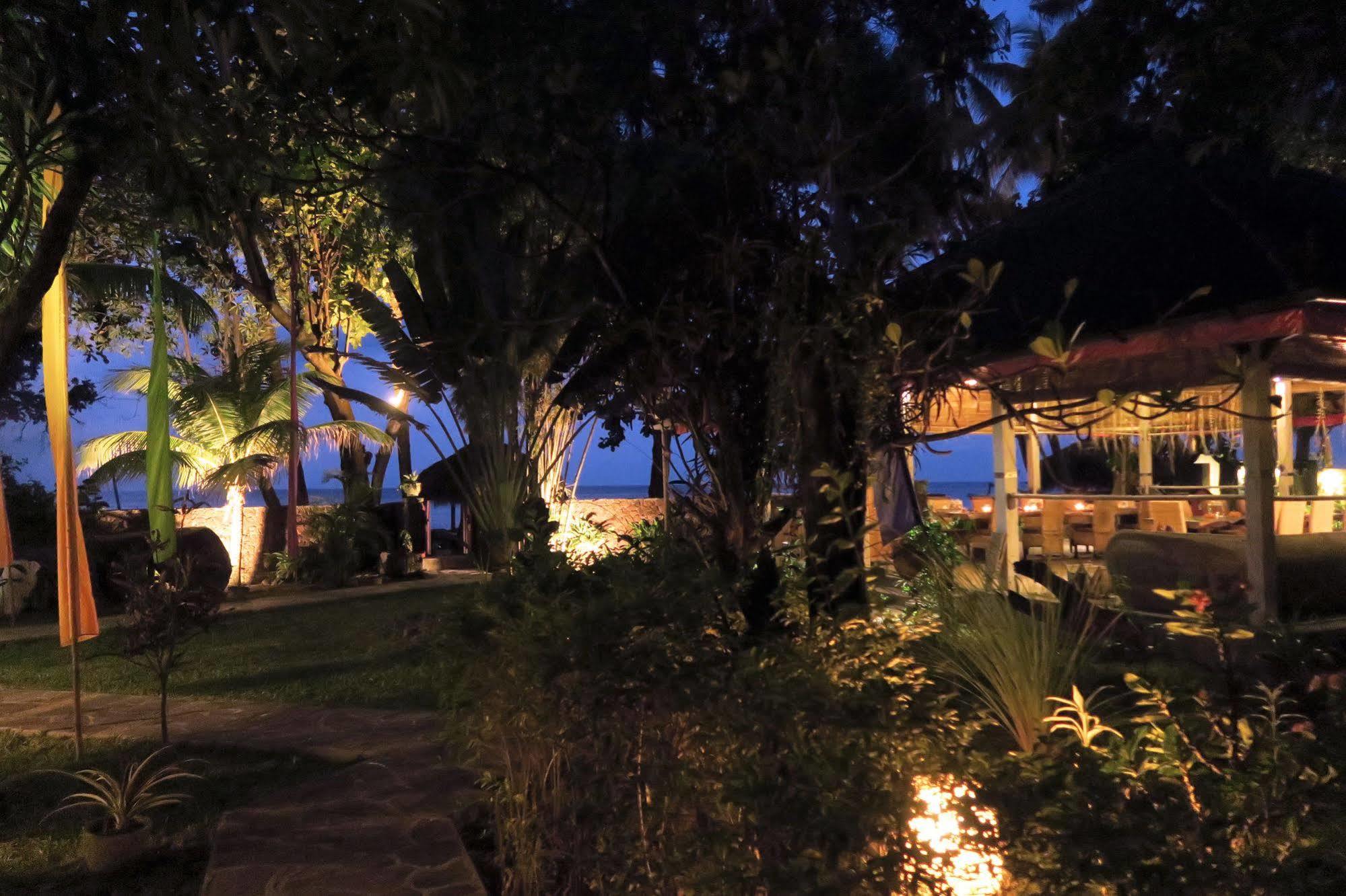 จิลี เอมาส โอเชียนไซด์ รีสอร์ต บาหลี Hotel เตจากูลา ภายนอก รูปภาพ