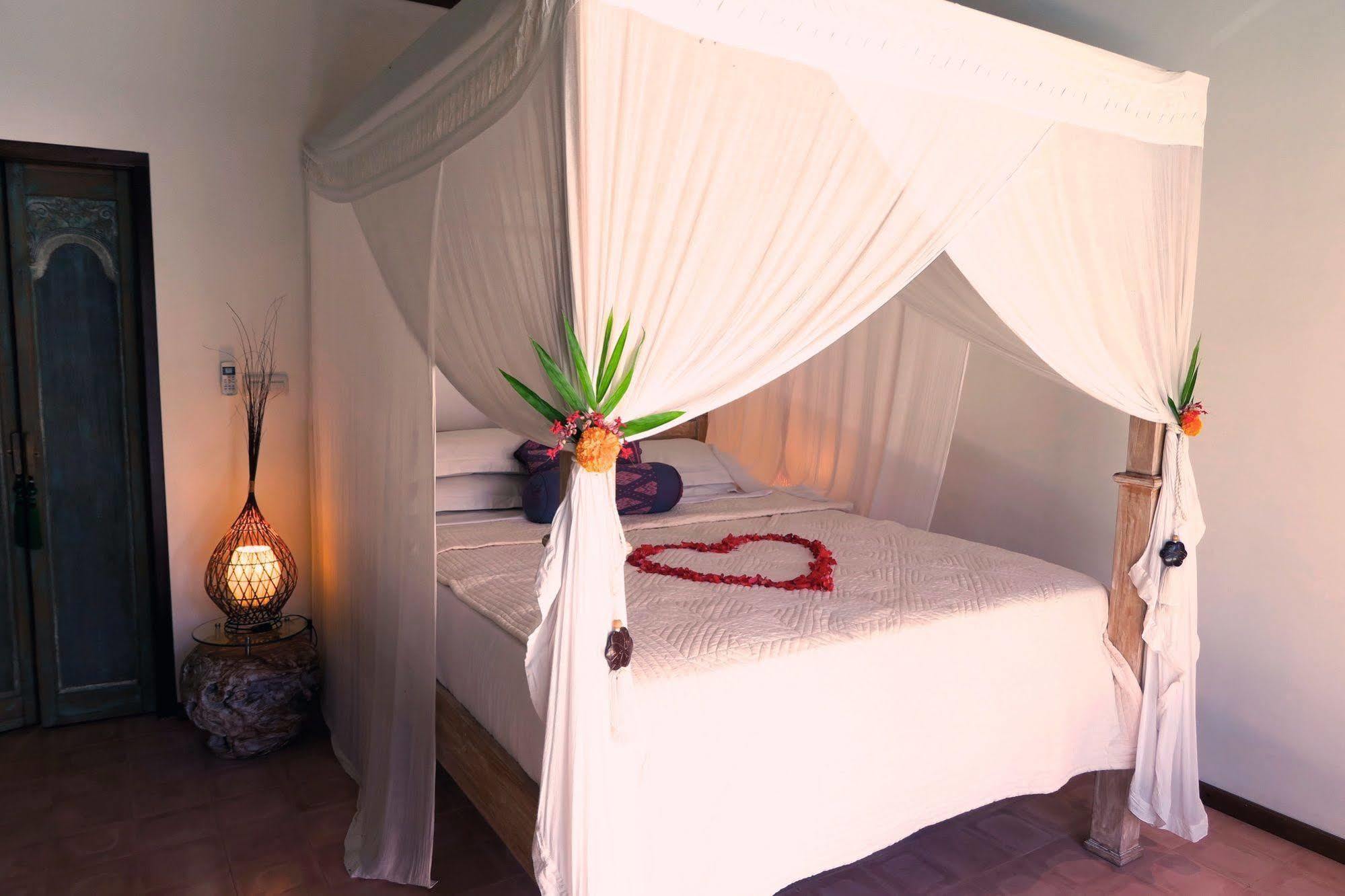 จิลี เอมาส โอเชียนไซด์ รีสอร์ต บาหลี Hotel เตจากูลา ภายนอก รูปภาพ